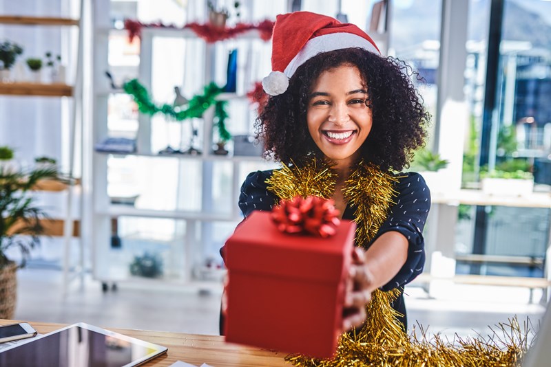 Christmas Gift Giving at the Office to Show Employee Recognition